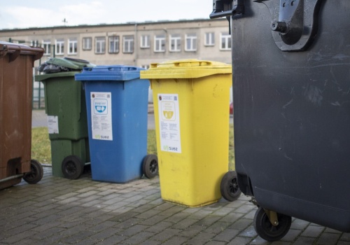 Bez taryfy ulgowej. Seniorzy i rodziny wielodzietne za wywóz śmieci w Bytowie zapłacą pełną stawkę