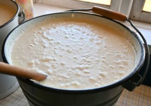 Kiedyś na wsiach pito litrami. Dziś wielu krzywi się na samą myśl
