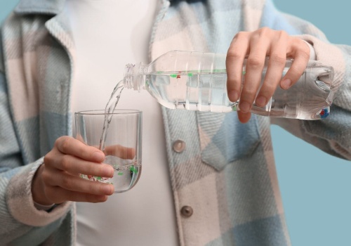 Jak usunąć mikroplastik z wody? Naukowcy podali prostą metodę