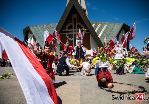 Barwne i radosne obchody Święta Konstytucji Trzeciego Maja. „Patrzmy na to, co nas łączy”