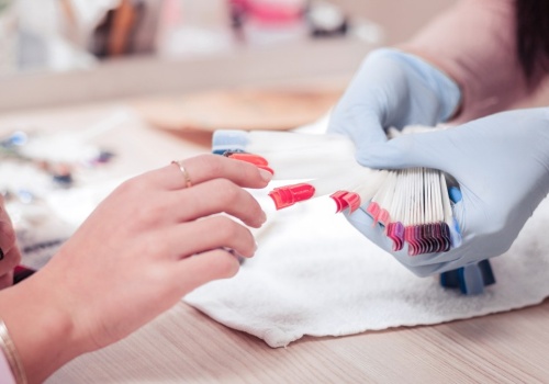 Ten manicure optycznie odmładza dłonie. Dla pań po 50-tce jak znalazł