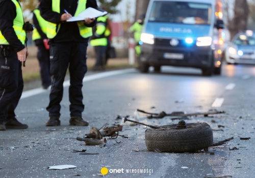 Groźny wypadek w Wielkopolsce. Dwie osoby ranne, poważne utrudnienia