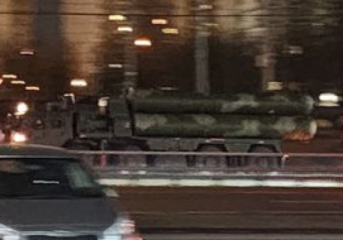 Suną przez Moskwę. Mają jeden cel