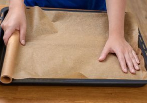 Kiedy papier do pieczenia truje? Sprawdź, zanim włączysz piekarnik