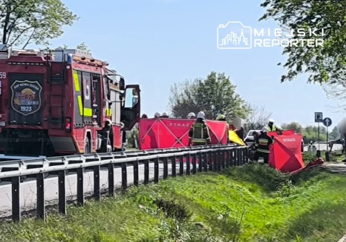 Tragiczne zderzenie motocyklisty z autem na DK92. Nie żyje motocyklista. Droga zablokowana