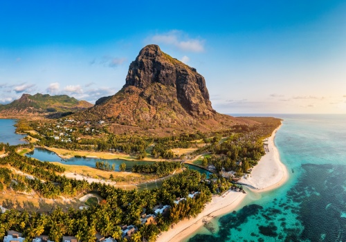 Rajska wyspa na Oceanie Indyjskim 🪸🏝️ Wycieczka na Mauritius za 3419 PLN 😍 W cenie loty i noclegi z basenem i śniadaniami ✨