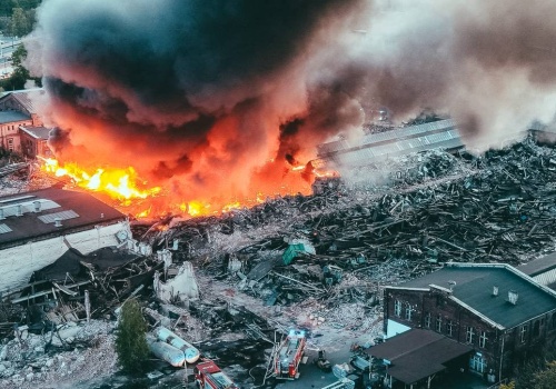 Kłęby czarnego dymu nad Gliwicami. Trwa walka z ogromnym pożarem
