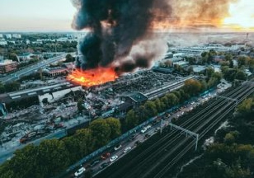 Wielki pożar w Gliwicach. Dogaszanie potrwa do rana