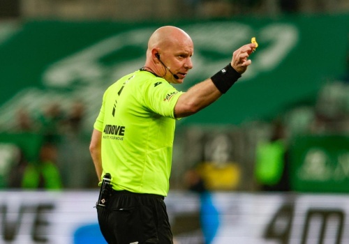 Używają tego sędziowie na całym świecie. FIFA przegrała przez to sprawę o miliony