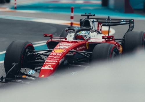 Kierowca Ferrari ukarany przez sędziów. Wyniki GP Miami uległy zmianie