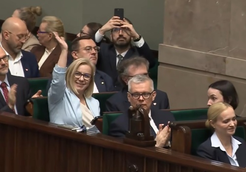 Wotum odrzucone. Rząd pokazuje siłę!