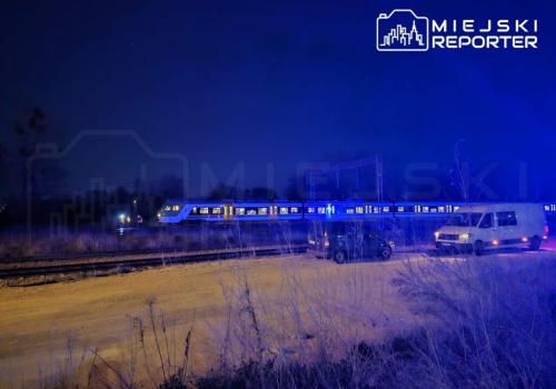 18-latka pod wpływem alkoholu podróżowała na dachu pociągu i spadła. Akcja służb pod Warszawą