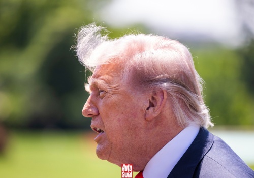 Trump przyciska Europę. Chce bardziej podnieść cła na auta z UE. Cel jest jasny