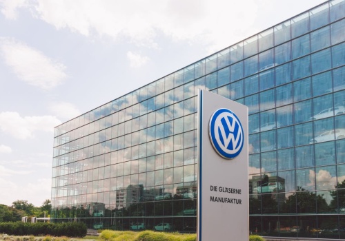 Zwolnią 50 000 pracowników. To i tak za mało! Niemcy chcą produkować broń i chińskie auta