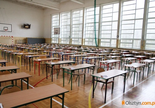 Matury 2026: ponad 344 tys. uczniów rozpoczęło egzaminy. Start od języka polskiego