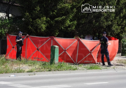 Mężczyzna zastrzelił się na środku chodnika na Bemowie. Nie żyje 83-latek