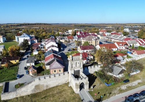 Wystarczy krok, by przenieść się wiele lat wstecz. 