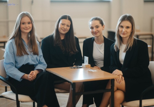 Matury w Ekonomiku. Absolwentki i absolwenci czterech klas przystąpili do egzaminu dojrzałości