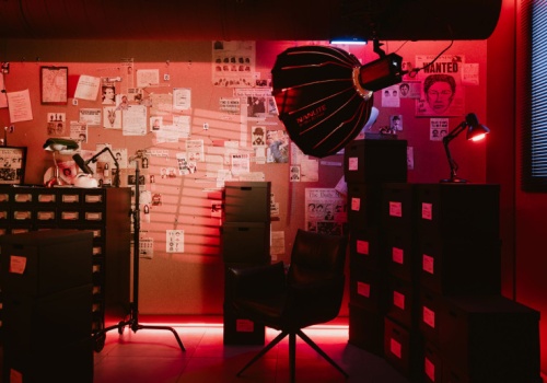 Tablica śledcza i klimat retro. Czołowy twórca true crime w Polsce pokazał nowe studio