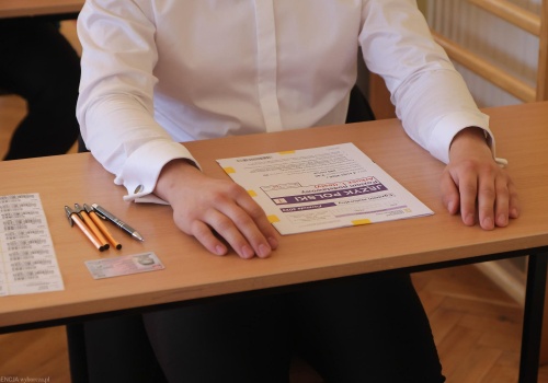 Matura 2026. Polonistka komentuje tematy wypracowań. 