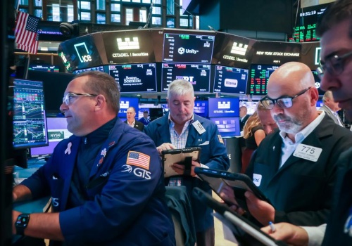 Ropa, napięcia na Bliskim Wschodzie i test byczego trendu na Wall Street
