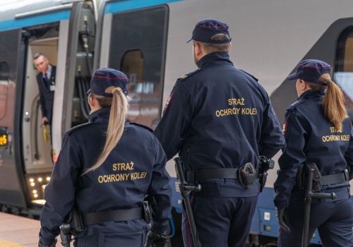 Straż Ochrony Kolei nie trafi pod skrzydła MSWiA. „To sygnał, że jesteśmy gorsi”