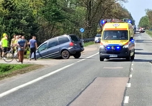 Wypadek na DK92 w Zbuczynie. Zderzenie auta osobowego z ciężarówką, droga zablokowana