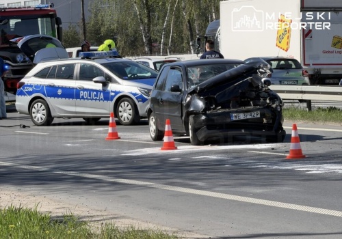 Poranny wypadek w Alei Krakowskiej. Obywatel Tadżykistanu wjechał w tył ciężarówki