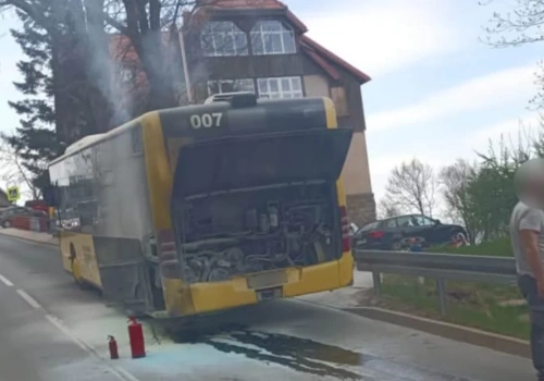 Pożar autobusu w Karpaczu. Występują utrudnienia w ruchu