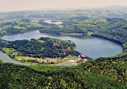 Jakie są atrakcje nad Jeziorem Rożnowskim? To miejsce zachwyci każdego