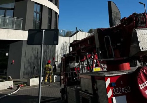 Pożar w apartamentowcu przy al. Armii Krajowej w Rzeszowie. Służby w akcji