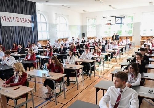 Emocje sięgają zenitu. Maturzyści zmierzą się z królową nauk