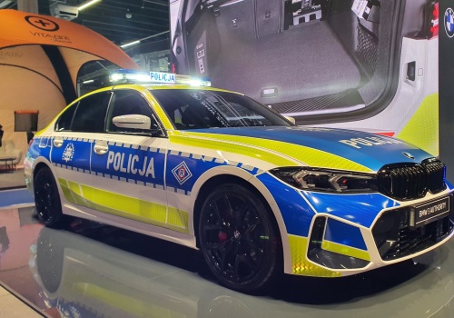 Rewolucja w policyjnych garażach? Policja szykuje się na zmianę barwy radiowozów