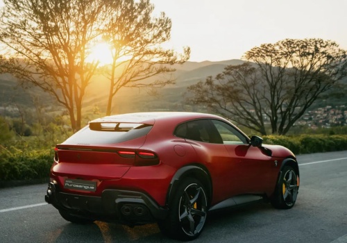 Więcej emocji czy marketing? Ferrari ulepsza Purosangue pakietem Handling Speciale