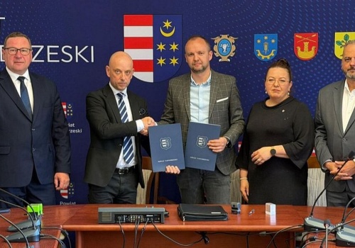 Rozbudowa drogi powiatowej w Chmielowie. Podpisano umowę na inwestycję wartą ponad 3,5 mln zł