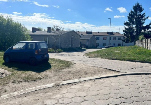 Zostawił psy w aucie. W samochodzie znaleziono coś jeszcze
