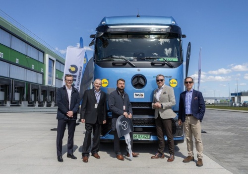Polski Lidl dobiera kolejną elektryczną ciężarówkę, Mercedes eActros 600. Przy okazji zapytaliśmy o ceny na ładowarkach