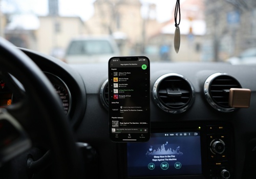 Jestem zmęczona muzyką z AI. Spotify chyba też zaczyna widzieć, że słuchacze chcą wiedzieć, kto naprawdę gra