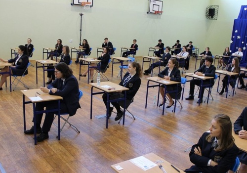 Matura z polskiego unieważniona przez smartfony. CKE nie miała ma litości