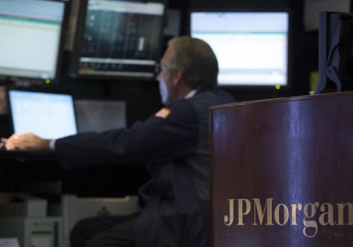 JP Morgan radzi inwestorom długoterminowym kupować na spadkach