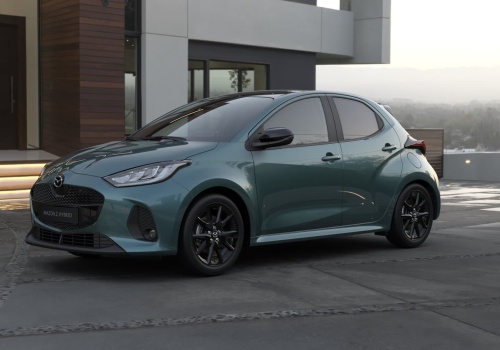 Jak zmienia się hybrydowa Mazda 2?