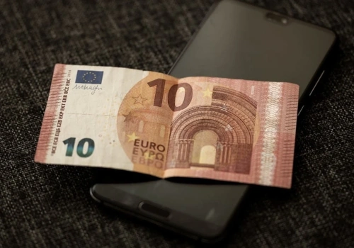 Najlepsze aplikacje do wymiany walut na telefon (Android/iOS) – przegląd 2026 
