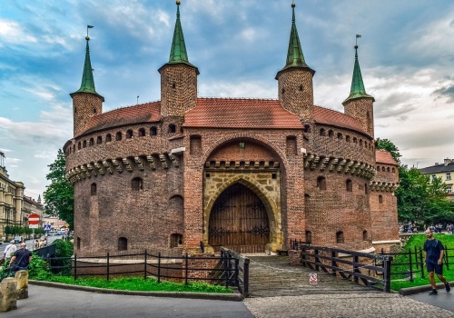 Tak budziło się miasto. Ceremoniał otwierania bram wraca do Krakowa