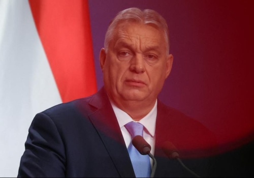 Baron medialny Orbana oddaje swoje firmy państwu. Pierwsze efekty zmiany władzy na Węgrzech