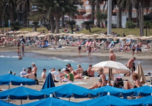 Plaża Los Cristianos na Teneryfie traci Błękitną Flagę w 2026 roku