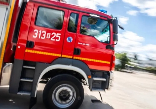 Ogromny pożar lasu Lubelszczyźnie. W akcji cysterny, śmigłowce i około 200 strażaków