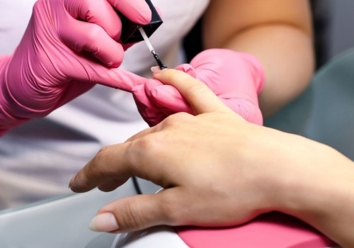Najlepszy manicure na wesele i komunię. Elegancki i ponadczasowy