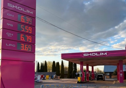 Różowe stacje Skolima zaleją Polskę? Zdradził, ile punktów otworzy. 