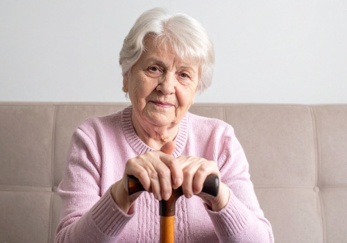 Rząd zatwierdził „bon senioralny”! Ale nie każdy senior otrzyma świadczenie!