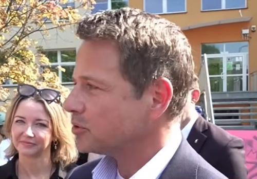 TYLKO U NAS. Dlaczego Trzaskowski sadzi niemieckie drzewa?